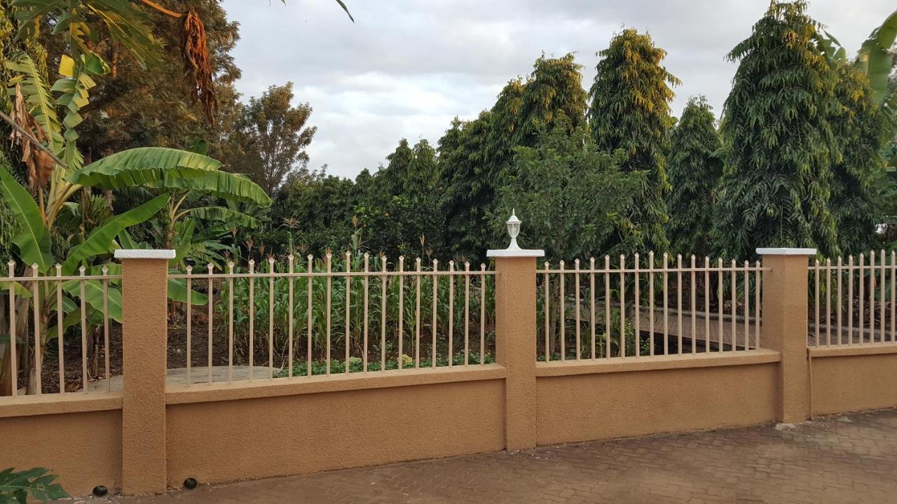 Kilimanjaro Country House โมชิ ภายนอก รูปภาพ