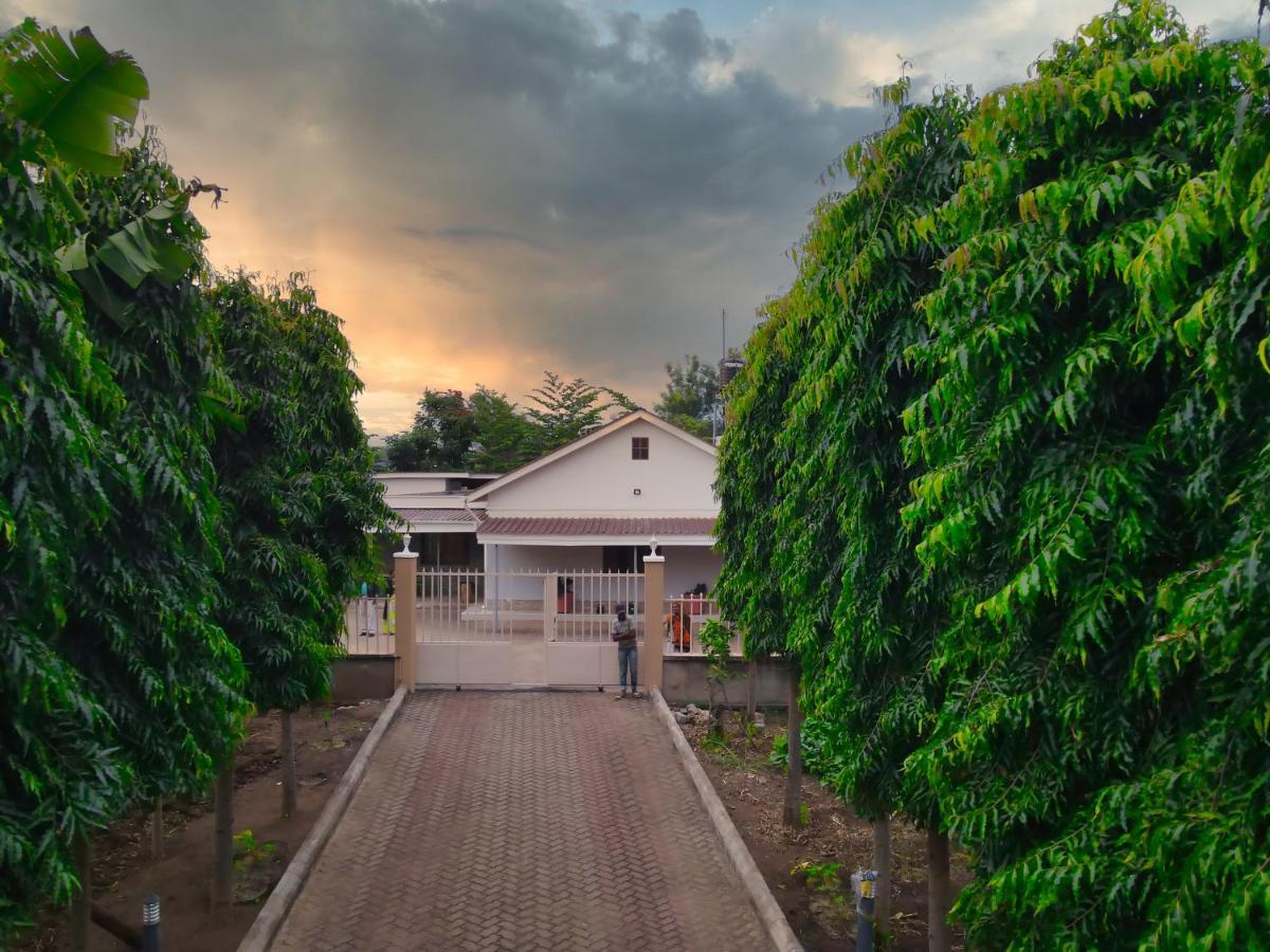 Kilimanjaro Country House โมชิ ภายนอก รูปภาพ